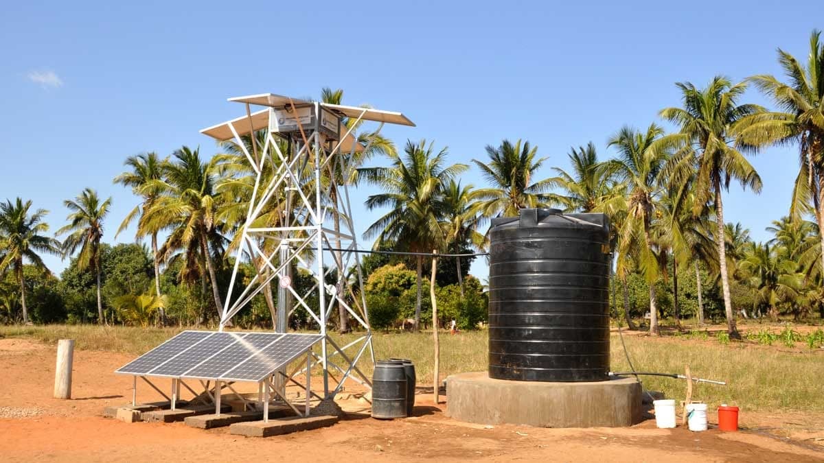 Pompe et fontaine solaire villageoise