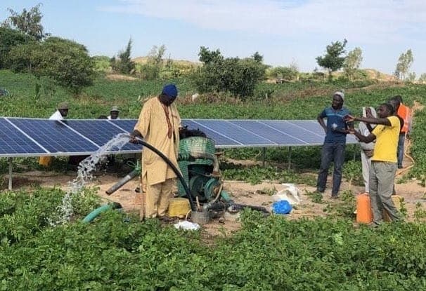 Eau potable pour les villageois par énergie solaire