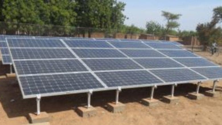 Centrale solaire photovoltaïque pour l'alimentation en énergie d'un village